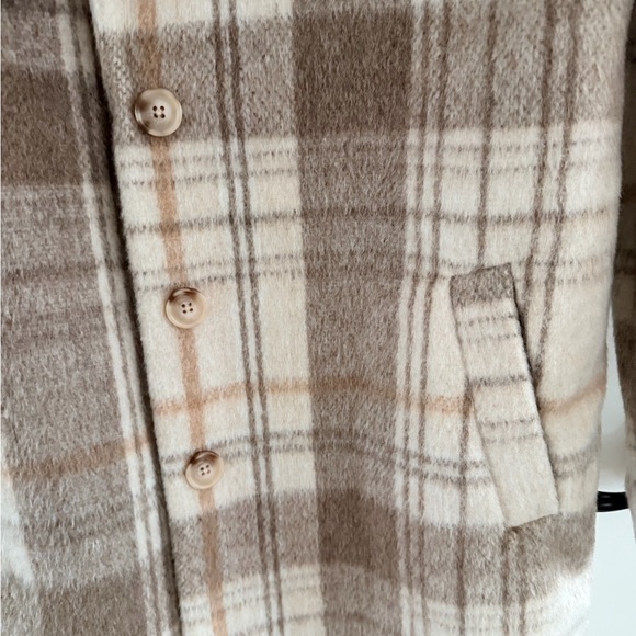 BB Dakota Plaid to be Said Cream and Brown Checkered Coat - Picture 4 of 4